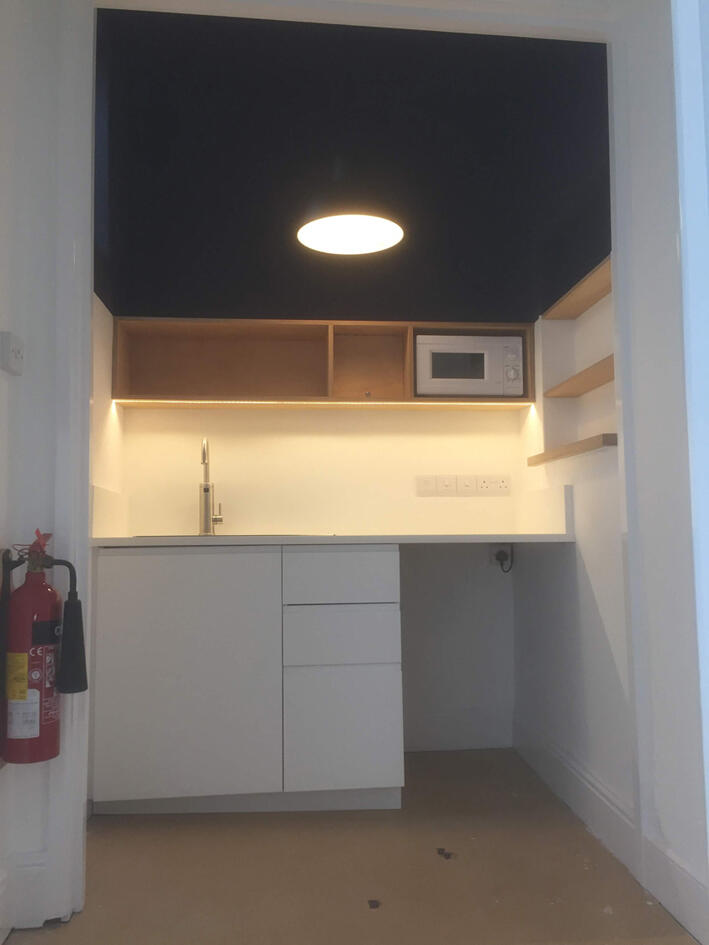 Kitchenette - Contemporary tiny kitchen